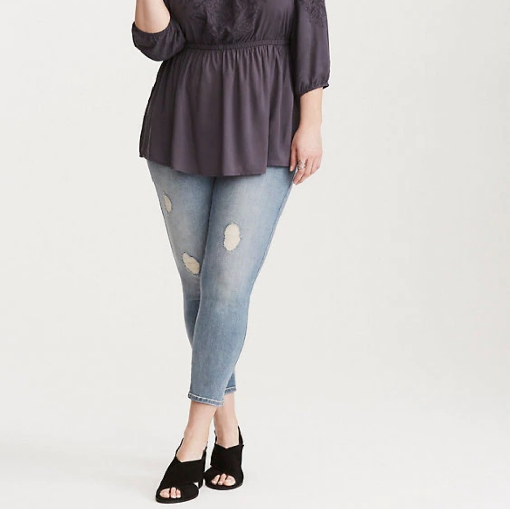 💣TORRID💥 CROPPED LUXE SKINNY JEANS